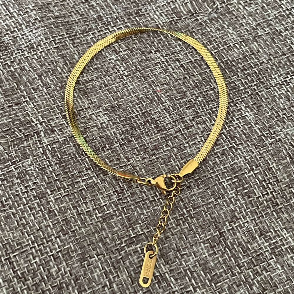 🩵6/$30 — Elegant Gold Tone Snake Chain Bracelet